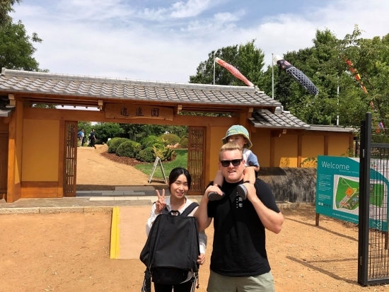 高校生交流を機に結婚したダボ市在住のベンさんとユキさん