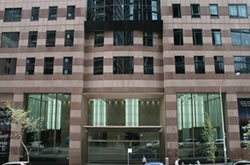 ロビー入口の外観